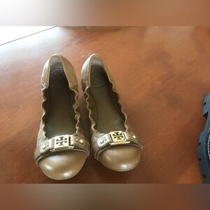 Beautiful Tory Burch flats.